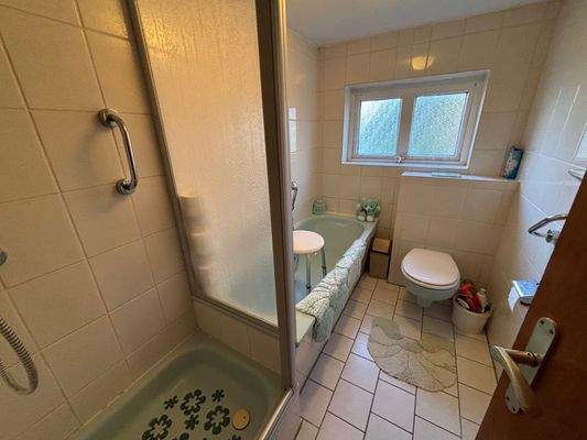 OG Apartment 3 Badezimmer