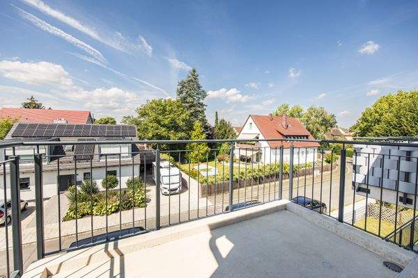 Sonniger Balkon in Westausrichtung