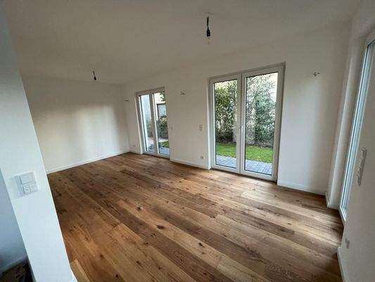 Lichtdurchflutetes Wohnzimmer 