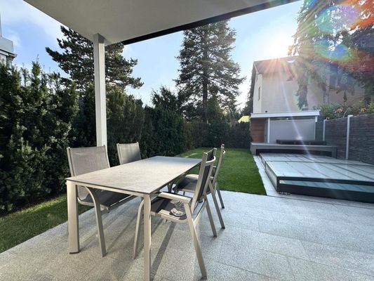Eigengarten mit abdeckbaren Outdoor-Pool