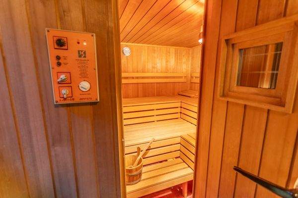 Sauna im Wellnessbereich KG