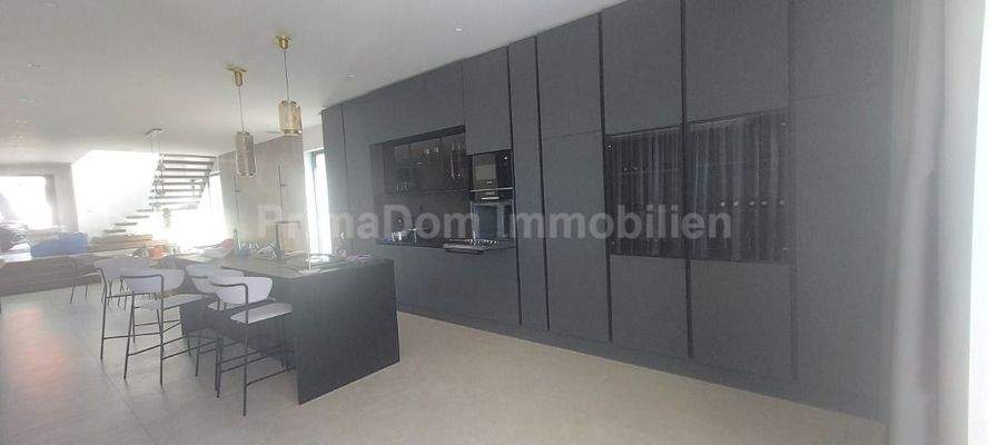 Moderne Küche mit Einbau-Weinkühlschränke