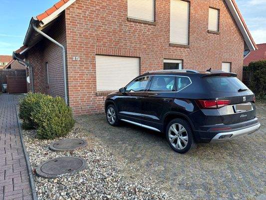 eigener Stellplatz direkt vor dem Haus