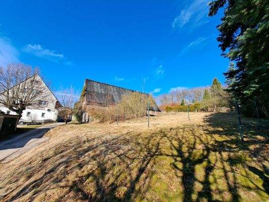 Wiesenfläche hinter der Scheune