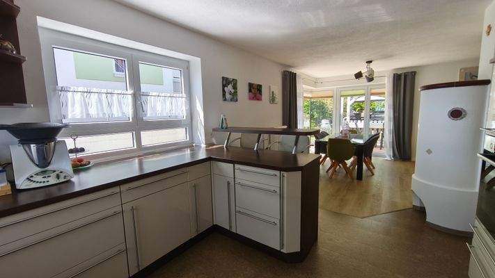 Eßtheke vor der offenen Küche