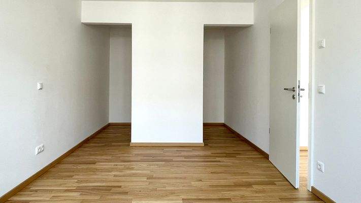 Begehbarer Kleiderschrank im Schlafzimmer 