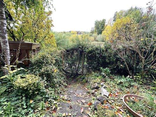 Vom Eingang aus gibt es einen ...