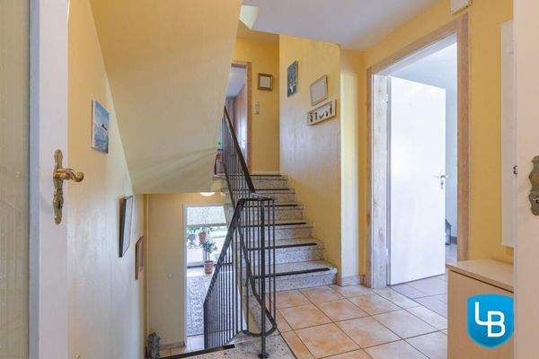 Offene Wohnatmosphäre dank der geschickt eingesetzten Split-Level-Bauweise