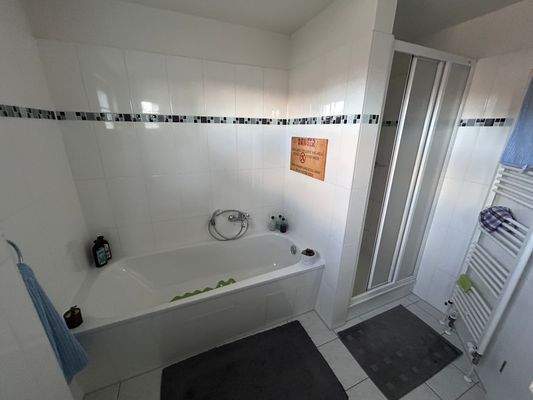 BEISPIELBILD: Badezimmer 