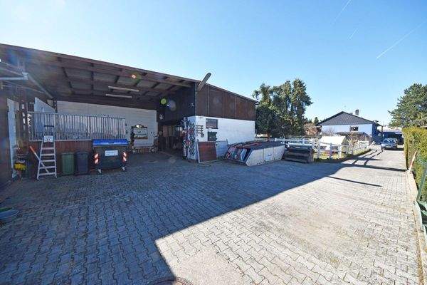 Gewerbegebäude Pferdestall