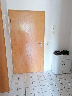 Flur mit praktischen Fliesen