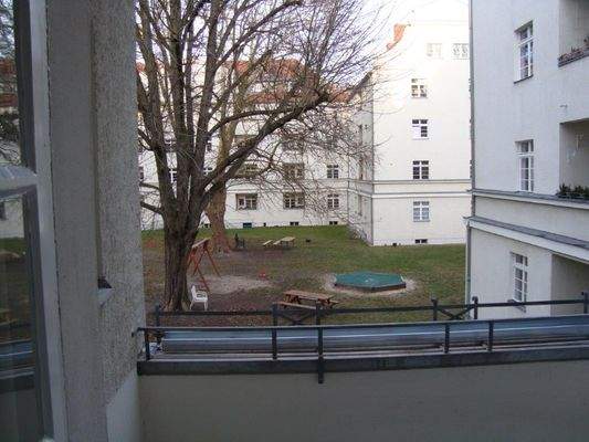 Balkon mit Ausblick zum Innenhof