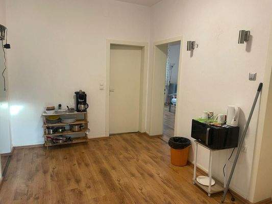 WG Zimmer Wohnen auf Zeit in Essen bei urbanbnb Flur.jpg