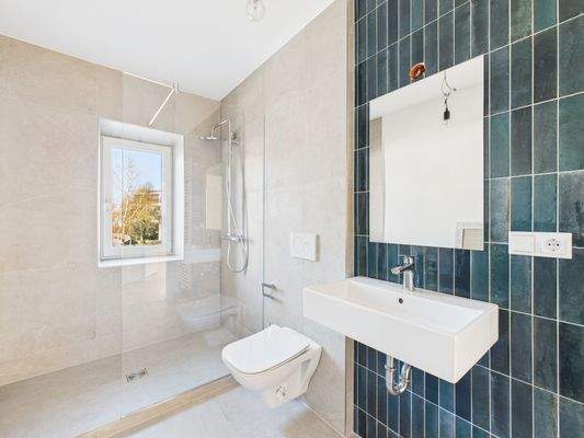 CAM02476G0-PR0038-STILL005