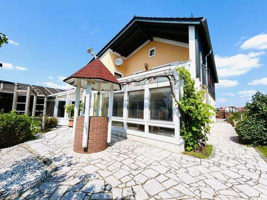 Ihr Haus terrassenseits von Süden