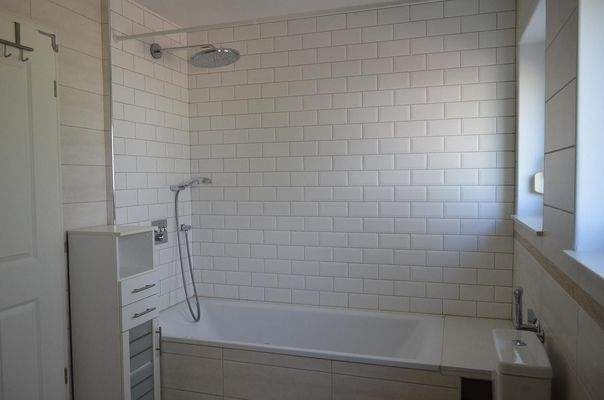 Bad - Wanne und Dusche