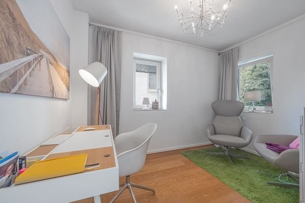 helles Home-Office/Gästezimmer