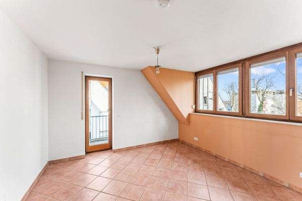 Schlafzimmer mit Zugang zum Balkon