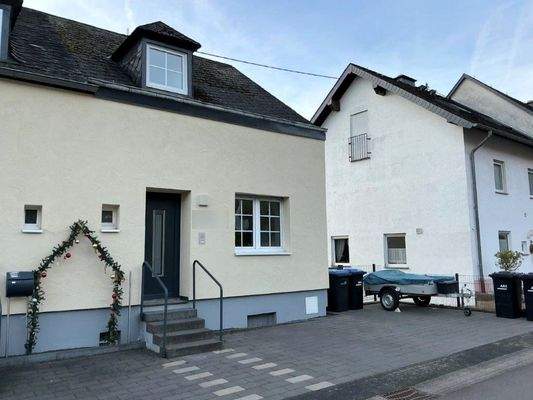 Vorderansicht mit Stellplatz