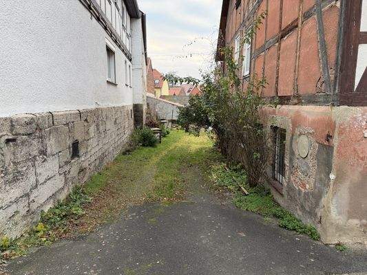 2. Einfahrt zum Garten