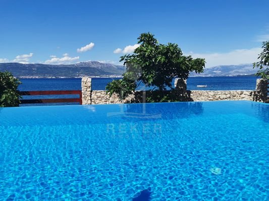 Haushälfte auf idyllischer Insel