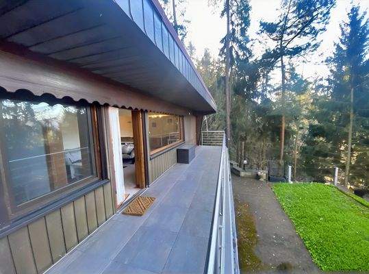 modernisierte Terrasse mit Edelstahlgeländer