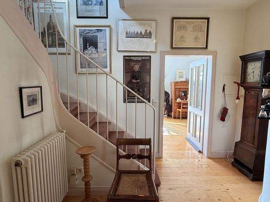 Flur mit Blick ins Esszimmer