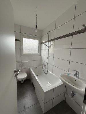 Badezimmer mit Fenster