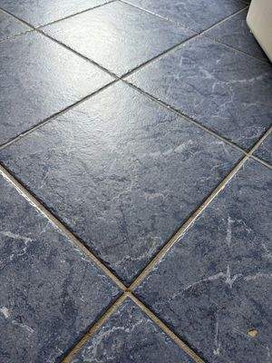 Fliesenboden im Badezimmer