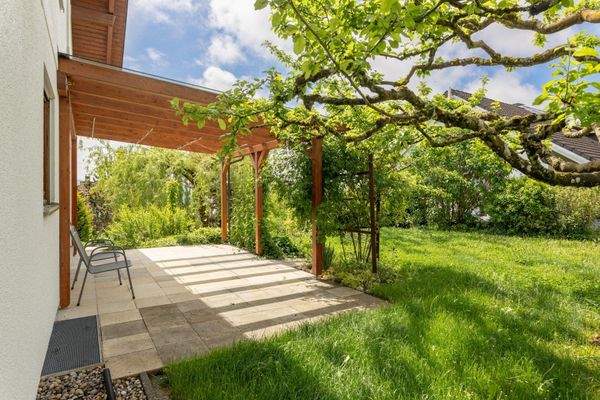 Terrasse mit Pergola