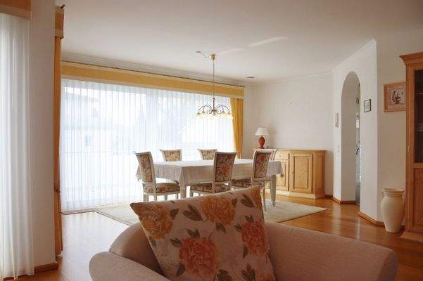 Essbereich 1 mit Balkonzugang