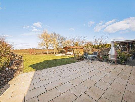 Terrasse mit Blick in Garten