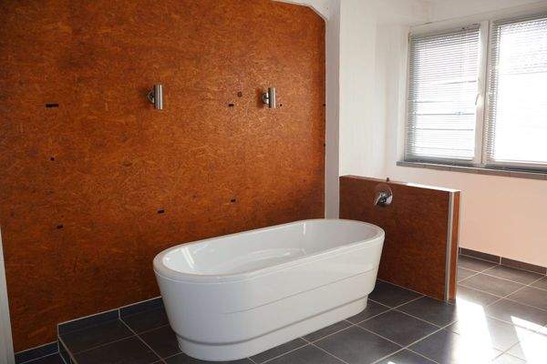 Erdgeschoss-Badewanne-Badezimmer