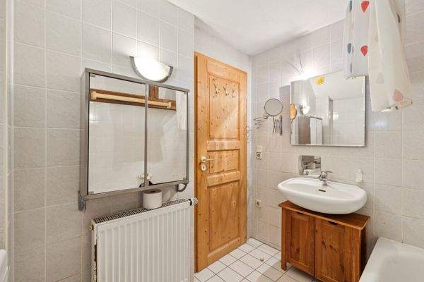 Badezimmer auf halber Treppe 