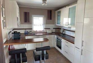 offene Wohn-Einbauküche 