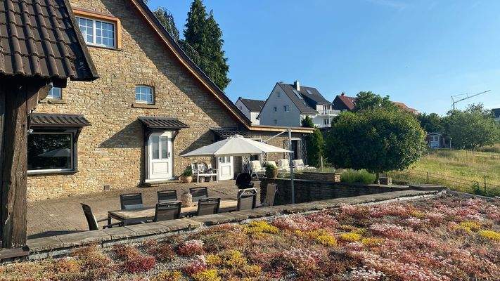 TERRASSE, RÜCKSEITE DES HAUSES