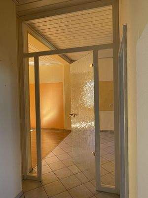 Durchgang mit Glastür