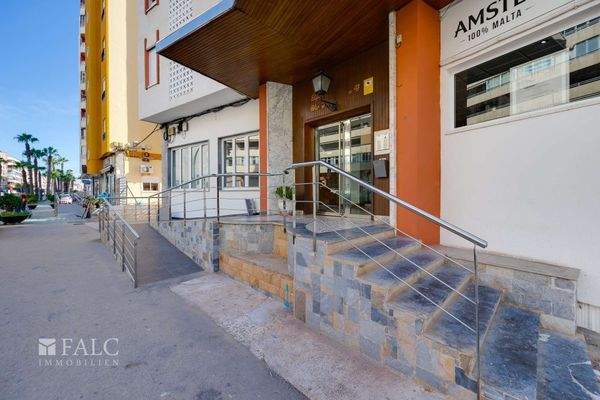 Eingangsbereich / Entrance area / Zona de entrada / Recibidor