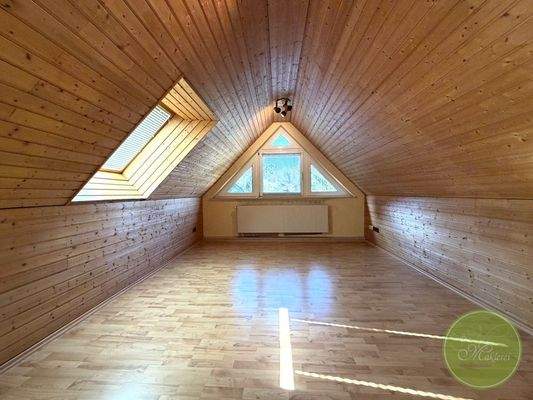 Das große Dachgeschosszimmer ...
