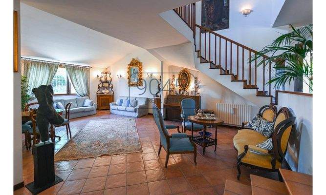 Elegante Villa mit Meerblick in der bezaubernden Hügellandschaft der Marken