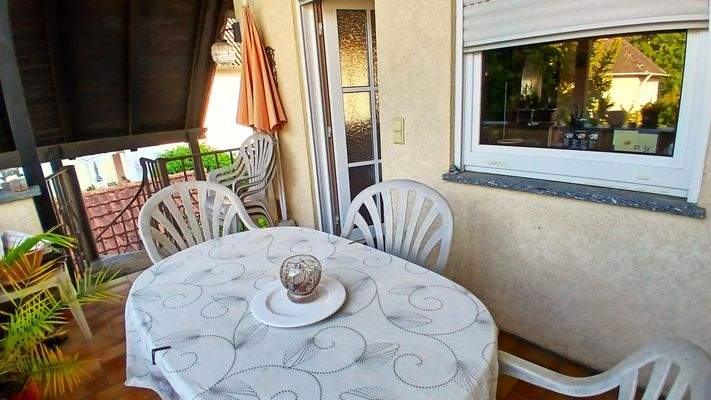 Terrasse-Balkon (Obergeschoss).jpg