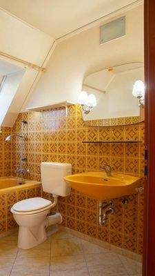 Badezimmer (OG) (2).jpg