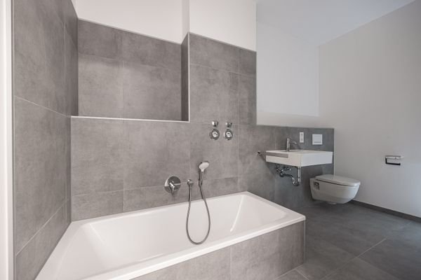 Modernes Badezimmer mit hochwertigen Armaturen und