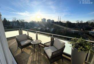 großer Balkon virtuell möbliert