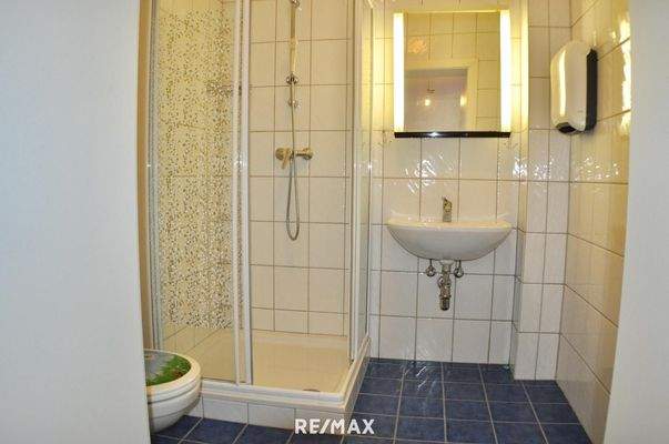 Top 2 Bad mit Dusche & WC