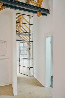 Blick vom Flur in den Schlafbereich