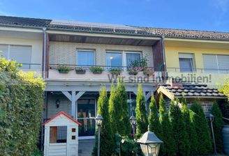 gepflegtes RMH mit PV-Anlage