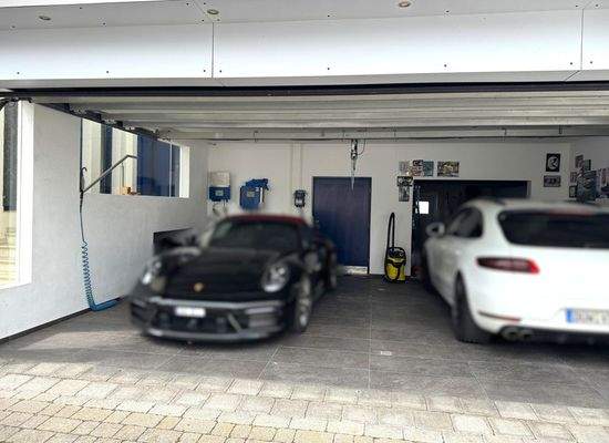 Große Garage ...