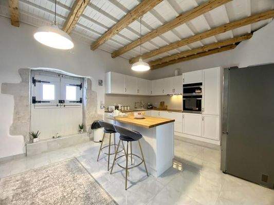 Wunderschön Renovierte Villa mit Meer- und Bergblick zum Verkauf in Xirosterni