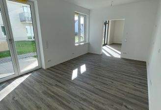 Eingangsbereich mit Blick in die Teeküche